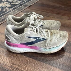 Women's brooks ghost 16 size 8 wide.